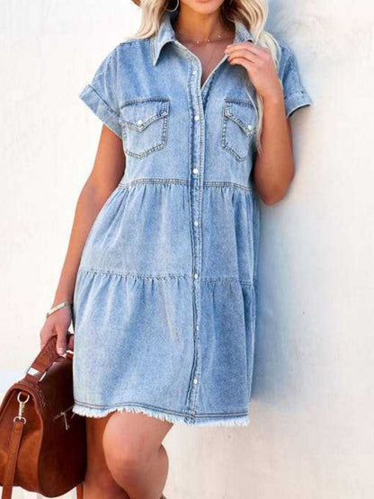 Vestido denim de manga corta con dobladillo sin rematar