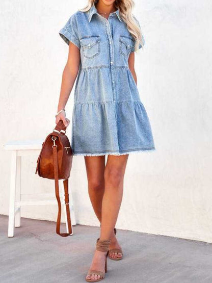 Vestido denim de manga corta con dobladillo sin rematar