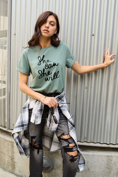 Camiseta de manga corta SHE CAN SHE WILL de tamaño completo de Simply Graphic Tee tee